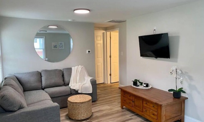 Norfolk Maison | The Norfolk at Sheppard's Landing -spa shower/tub