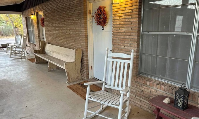 Barksdale Station Balnéaire | The Nueces River Retreat - sleeps 20, in charming Barksdale, TX