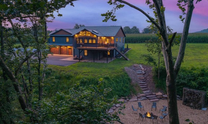 Loyalton Maison | The Oakdale Retreat with Pickleball Court