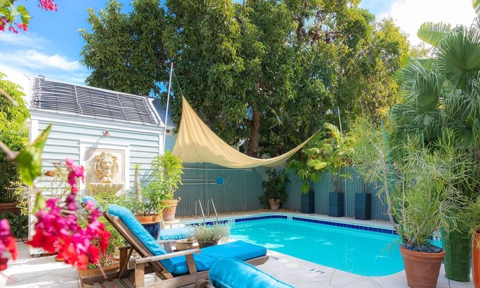 Key West Historic District Copropriété | The Oasis: Stylishly Updated 1BR Home Convenient to Duval St & Beaches, Shared Pool & Pet-Friendly!