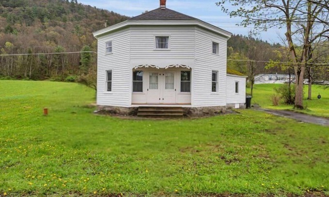 Maryland Maison | The Octagon - Historic Charm Meets Modern Comfort