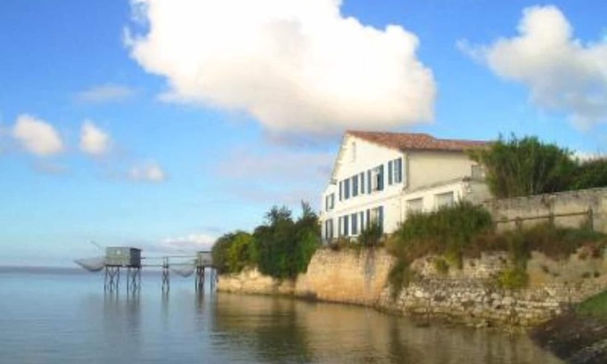 Talmont-sur-Gironde Appartement | Vue magique sur l'Estuaire et la mer...The Old Customs House