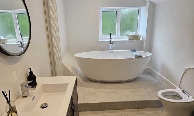 Chippenham Maison | The Old Forge – Countryside 4-bed home near Bath, the Cotswolds and Stonehenge