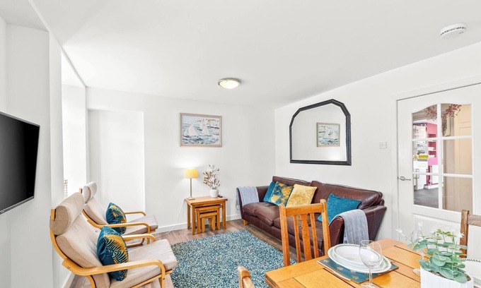 Tayport Chalet De Ski | The Old Jewellers a cosy retreat with a rich history