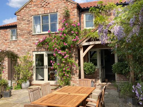 Alne Appartement | The Old Post Office pretty village 20min from York