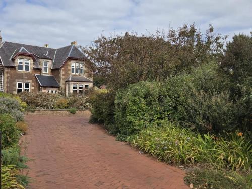 Largs Maison | The Old Rectory