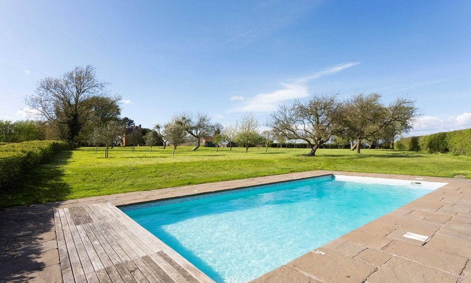 Oldbury-on-Severn Maison | The Old Rectory with Swimming Pool