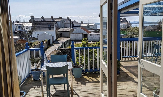 Rathmullan Appartement | The Old Restaurant. Stylish living space overlooking the heart of Rathmullan!
