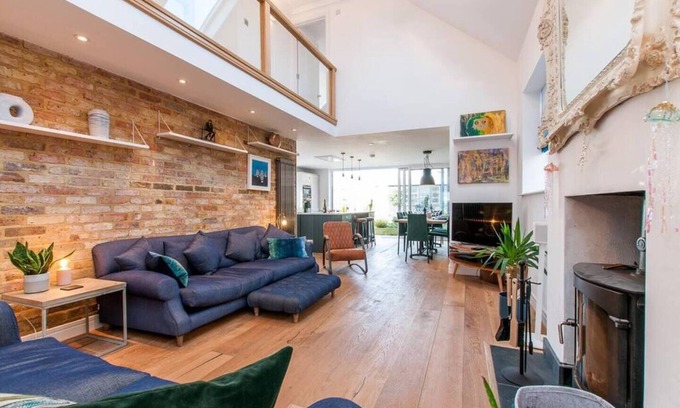 Broadstairs Maison | The Old School Hall - Opulence and Location