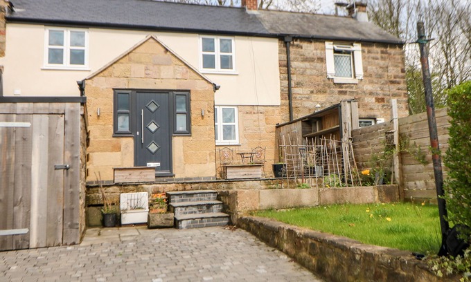 Holestone Moor Maison | THE OLD STABLES, pet friendly, character holiday cottage in Matlock