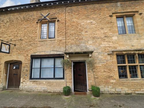 Sherston Maison | The Old Swan