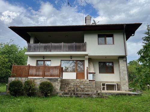 Troyan Maison | The Old Walnut House