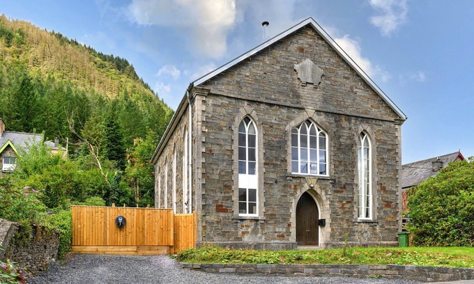 Dinas Mawddwy Chalet De Ski | The Old Wesleyan Chapel