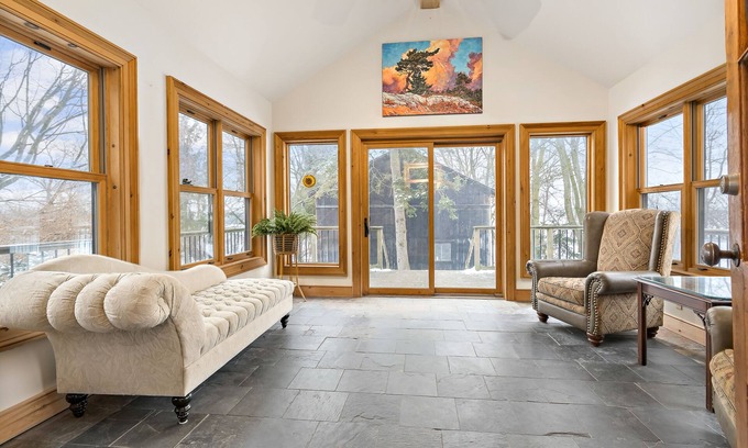Guelph/Eramosa Maison | The Olde Stone Manse