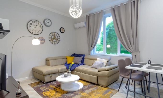 Burgas Center Appartement | The Olive Green House