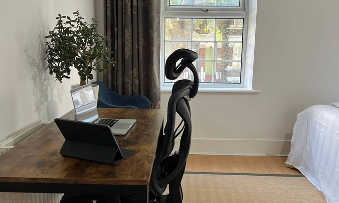 Newham Maison | The Olive Tree Keys - Contractor, Professional and Family Accommodation