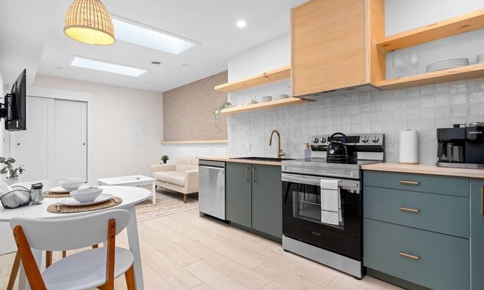 Belleville Appartement | The Olympia: Front Street Flats