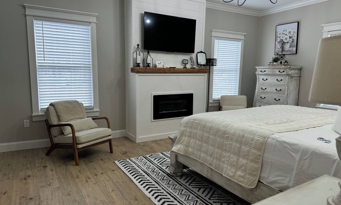 Low Moor Appartement | The Opal Crown Room- Room #7 Private Suite