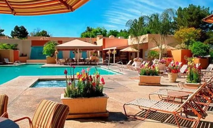 Paradise Valley Village Station Balnéaire | The Orange Tree Resort includes an 18-hole, PGA-rated golf course renowned