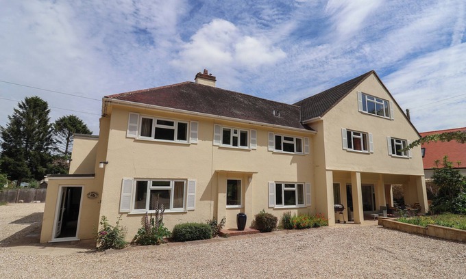 Combpyne Maison | THE ORCHARD COUNTRY HOUSE, pet friendly, with open fire in Lyme Regis