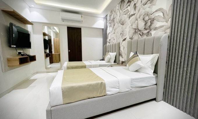 Santacruz Appartement | The Orion Premium Suites