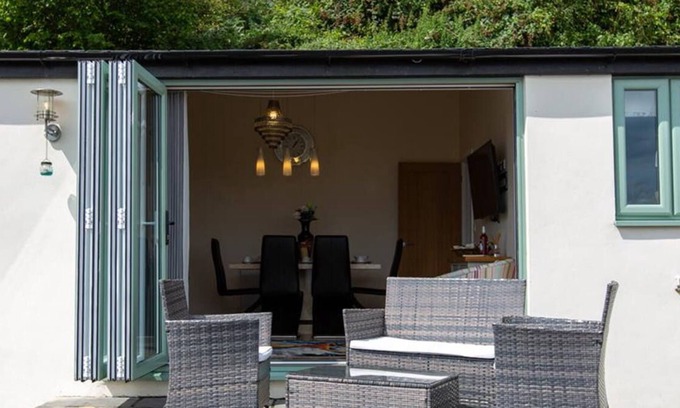 Tidenham Maison | Une superbe maison de vacances de deux chambres avec vue sur l'estuaire de la rivière Severn… Les perspectives sont juste à l'extérieur