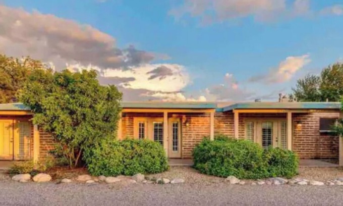 Oracle Foothills Estates Maison | The Outpost! 5-Bedroom Ranch with Donkeys/Goats