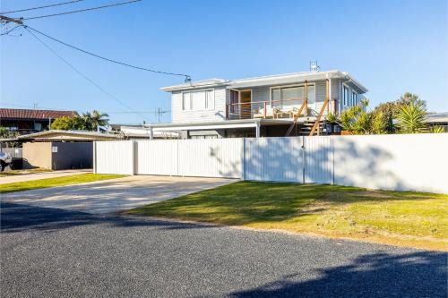 Anna Bay Maison | The Pacific Pearl,16 Pacific Avenue, Anna Bay - pet friendly, air con