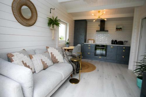 Aghadoe Chalet De Ski | The Paddocks Cabin - Stylish, Cozy & Private