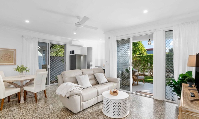 Ascot Appartement | The Palm Home /secure courtyard & pet friendly