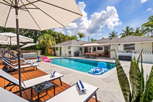 Lake Clarke Shores Maison | The Palm Luxe Retreat