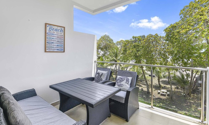Bejuco Copropriété | The Palms, Beachfront Condo with AC and pools!
