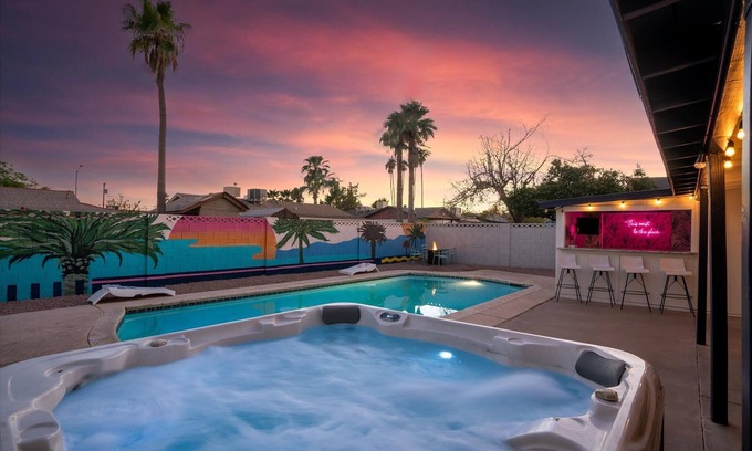 Papago Parkway Maison | The Palms Cabana | Pool, Hot Tub, Bocce & PuttPutt