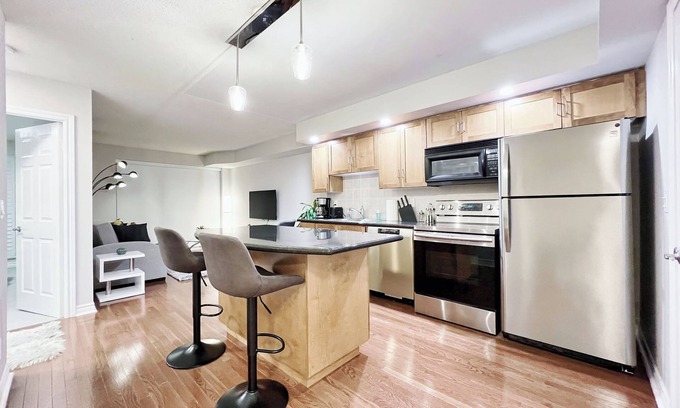 Downtown Toronto Cabine | The Pantages Suites