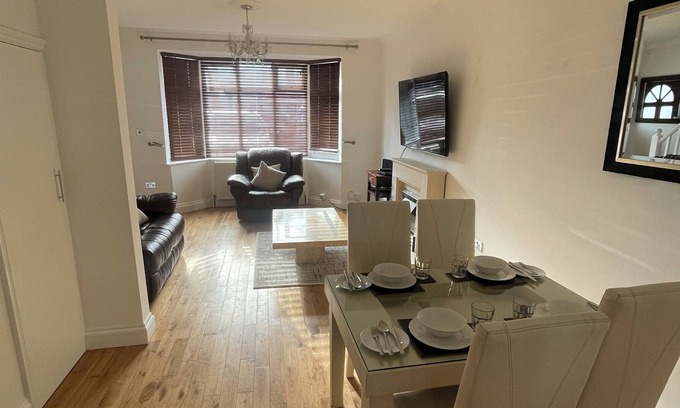 Waltham Cross Maison | The Peaceful Place