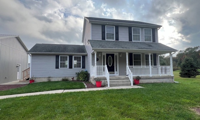 Jim Thorpe Maison | The Peak Escape - Jim Thorpe, 3 Bed, 3 bath home with private hot tub