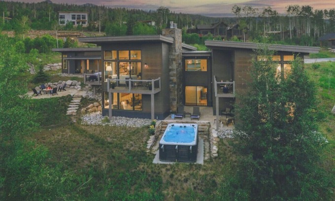 Silverthorne Maison | The Pearl - Luxury Mountain Home, Views, Swim Spa, Outdoor FirePit, EV Charger