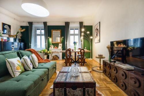 Belso-Ferencvaros Appartement | The Pearl with the Danube and Gellert Hill View