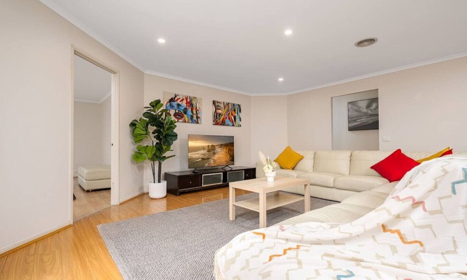 Skye Maison | The Peninsula Escape Spacious 5-Bedroom Home