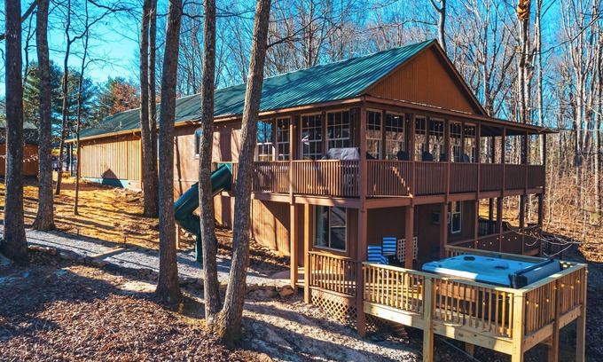 Monteagle Cabine | The perfect cabin for a large group!