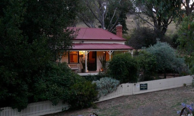 Maldon Maison | The perfect getaway, just 90 mins drive away from Melbourne. Very pet friendly.