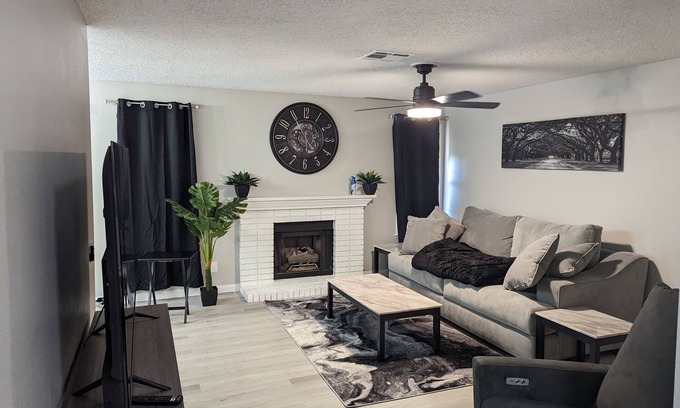 Spring Valley Copropriété | The Perfect Las Vegas Condo! Eight Minutes from the Strip and Allegiant Stadium!