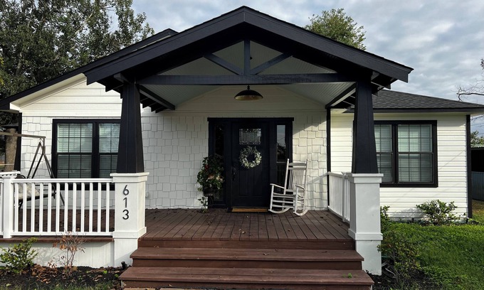 Bellville Maison | The Piano House, 613 S. Charles St, Bellville, Tx 77418