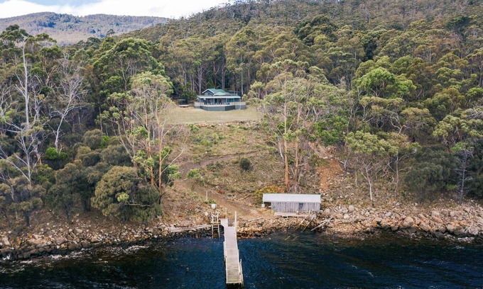 Lunawanna Maison | The Pier House - The Pier House! Artists, Sailors…Little Taylors