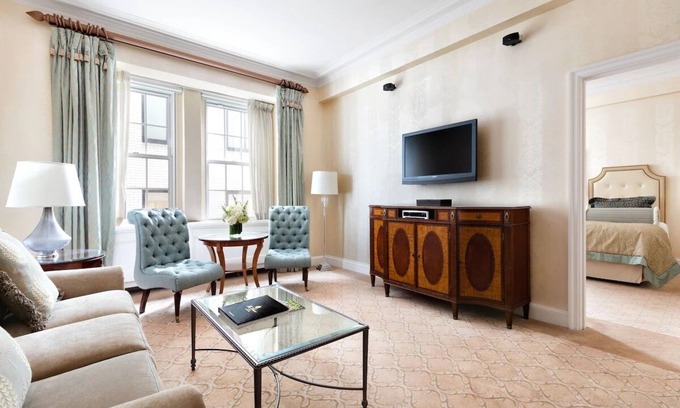 Central Park South Hôtel | The Pierre NYC, Executive Suite Interior View King Bed | 3 Units