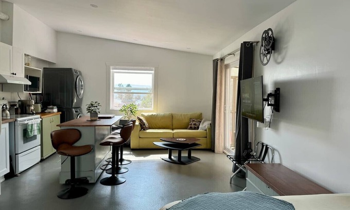 Grandes-Bergeronnes Appartement | La Cabine du Pilote avec Solarium