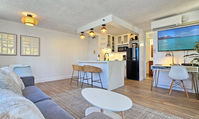 Honolulu Appartement | The Pineapple Place, A gorgeous 9th floor Waikiki Apartment + Pool & Spa