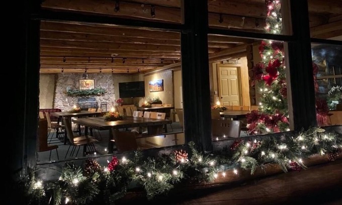 Palmer Lake Cabine | The Pinecrest Lodge at Hilltop Ranch - A hidden