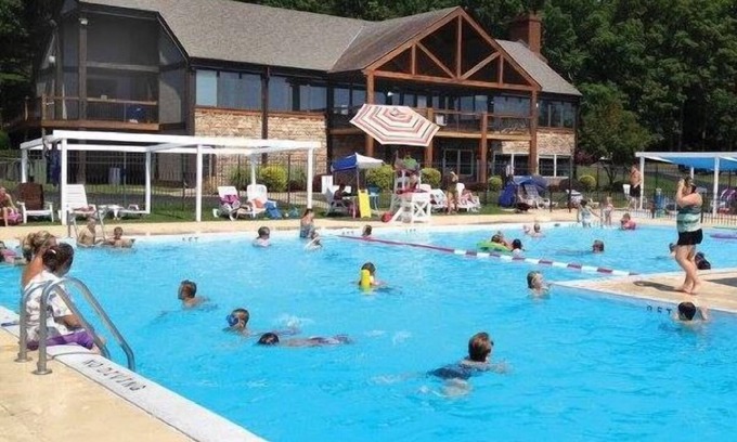 Apple Valley Copropriété | The Pines of Apple Valley, Guest passes for Pools & Beaches available for a fee