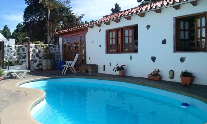 El Guincho Cottage | HILLSIDE PINS